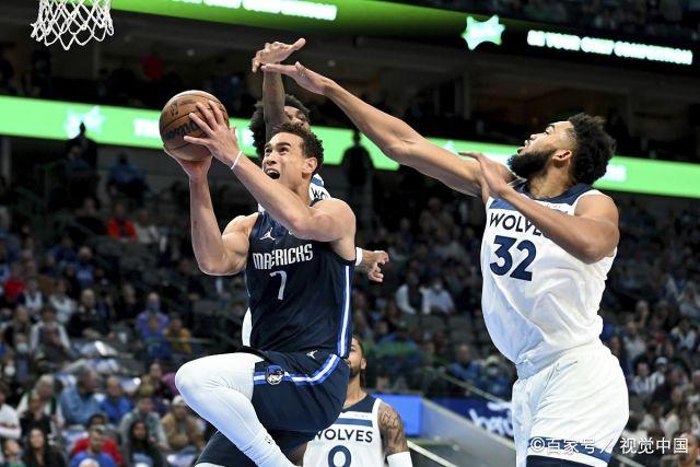 独行侠翻盘马刺，布克扛起全队