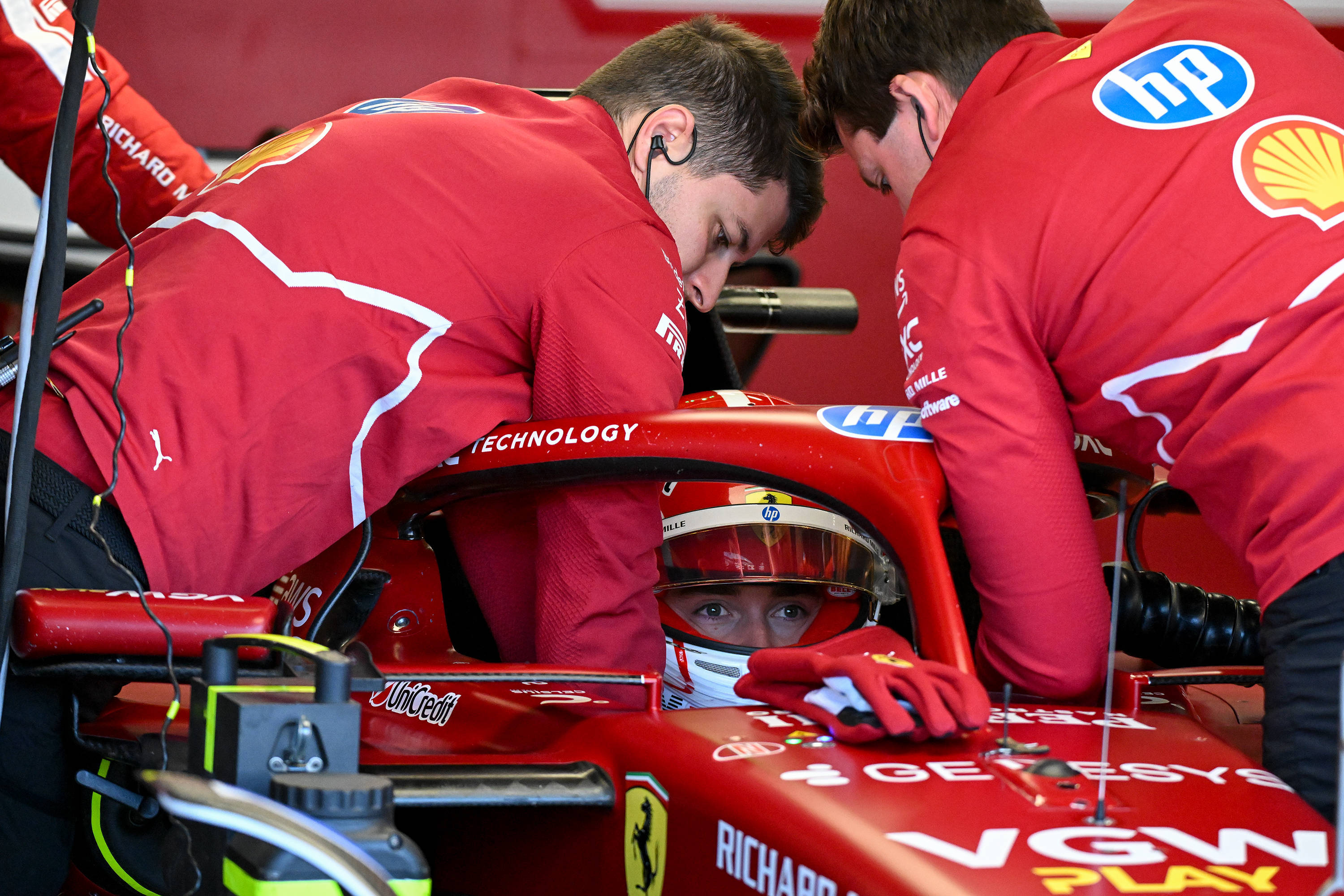 红牛二队轻取法拉利，汉密尔顿统治全场