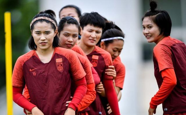 中国队鏖战德国队,黄鸭组合点燃赛场 中国队鏖战德国队,黄鸭组合点燃赛场