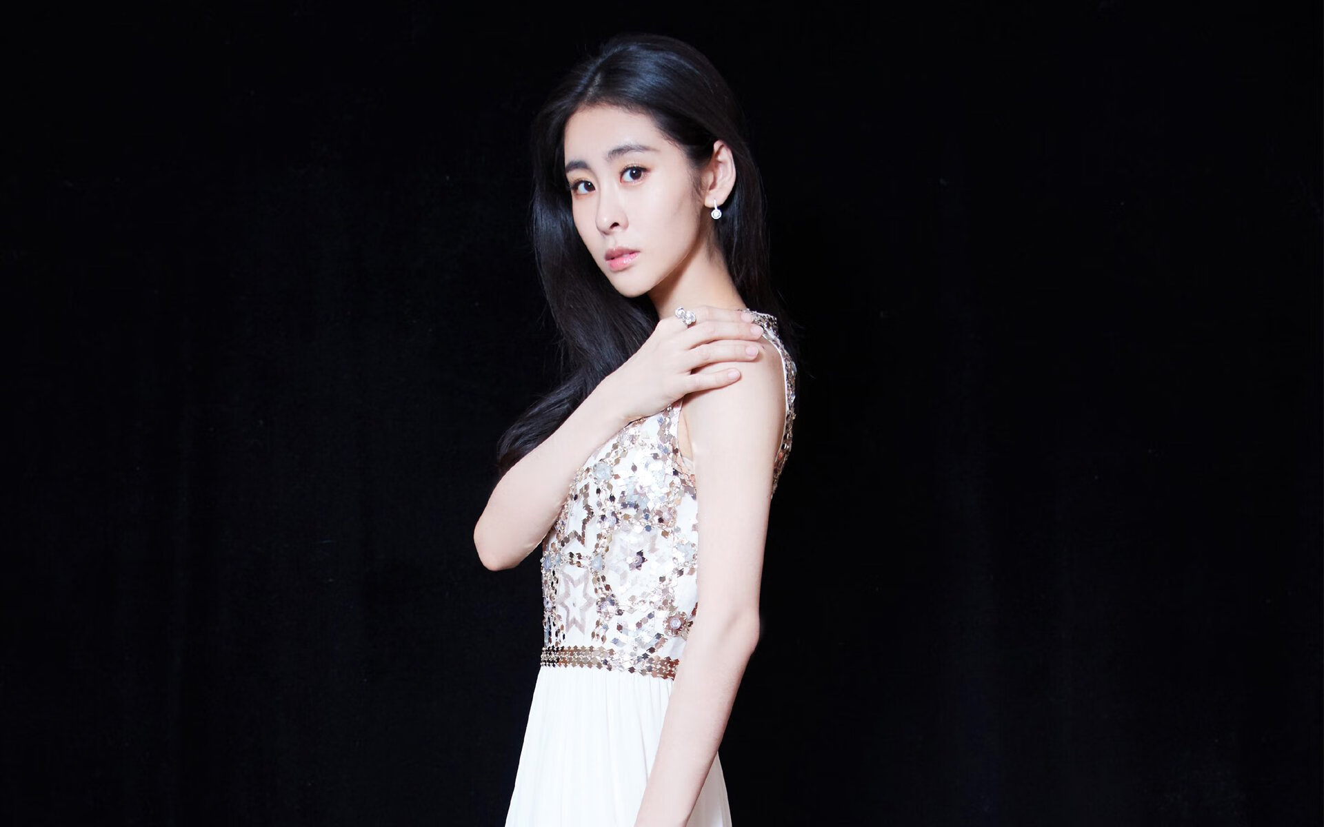 绝境之蓝,阿圭罗终场制胜,英格兰悬崖边险胜法兰西